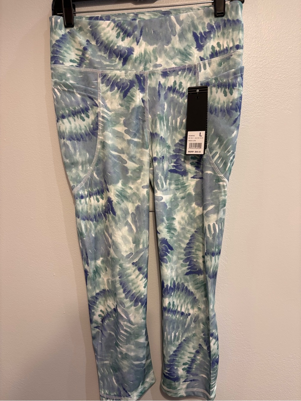 Bebe Sport Blue and Green Print  Capri Leggings Size L NWT